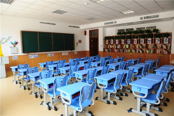 中央空调+新风系统教室